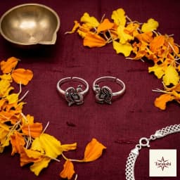Tarakshi Oxidized Silver Peacock Toe Rings thumbnail 3