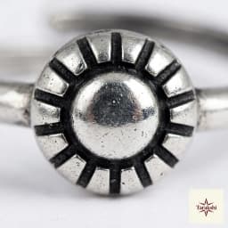 Tarakshi Oxidized Silver Sunburst Toe Rings thumbnail 2