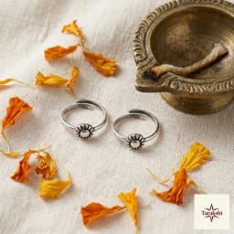 Tarakshi Oxidized Silver Sunburst Toe Rings thumbnail 3